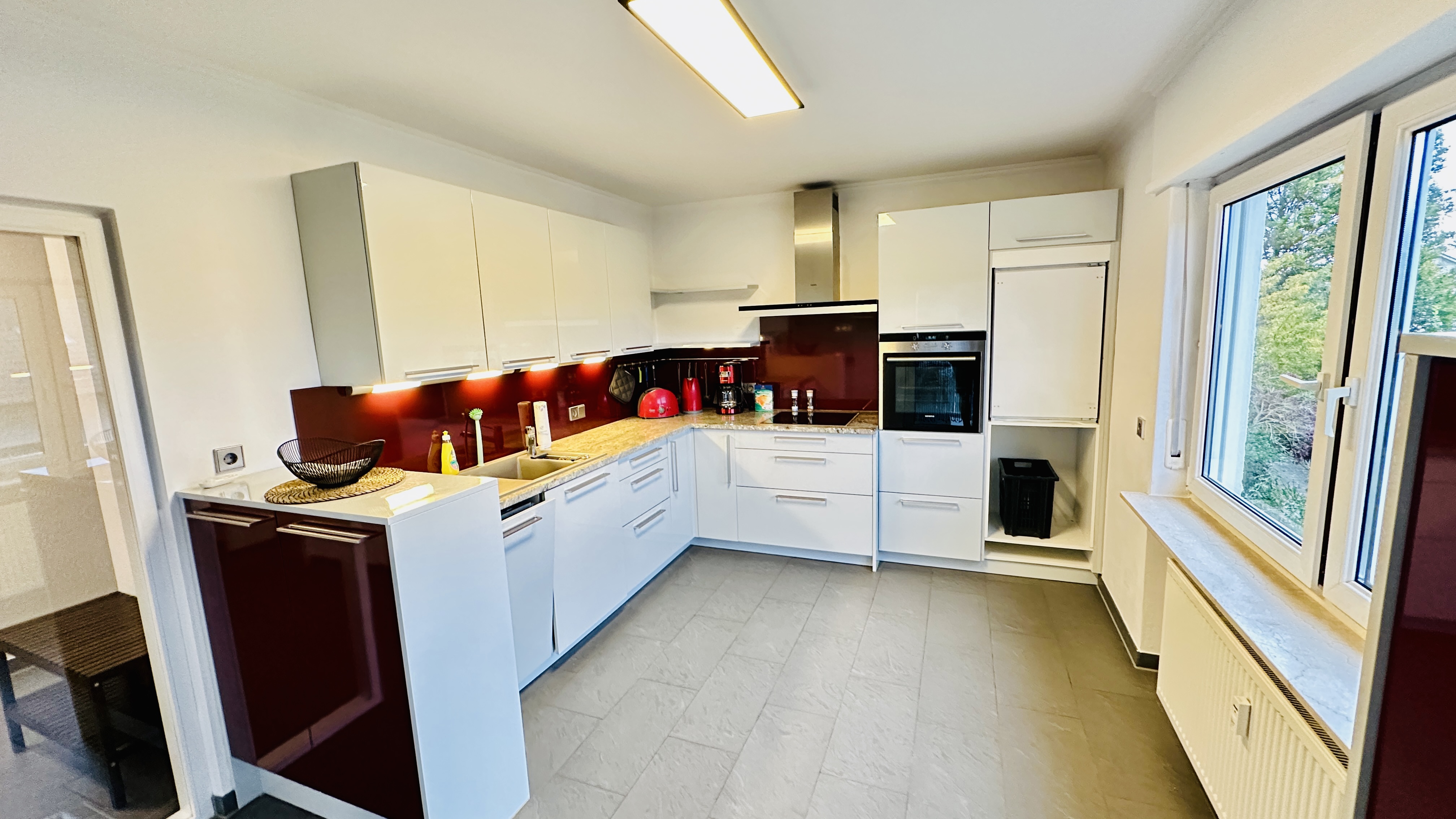 Voll ausgestattete Küche