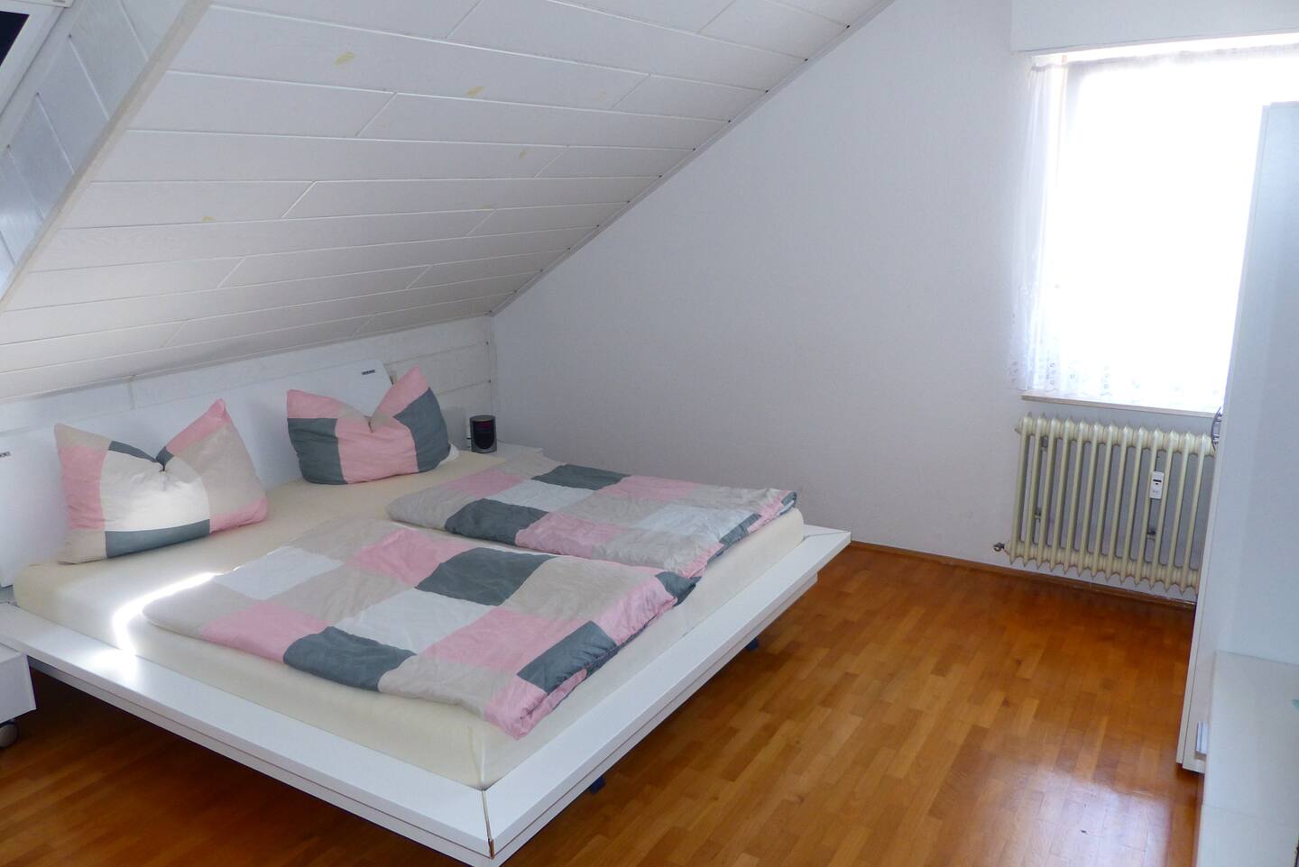 Schlafzimmer 1